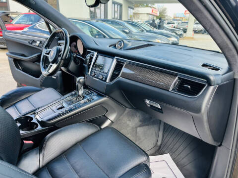 2015 Porsche Macan Turbo