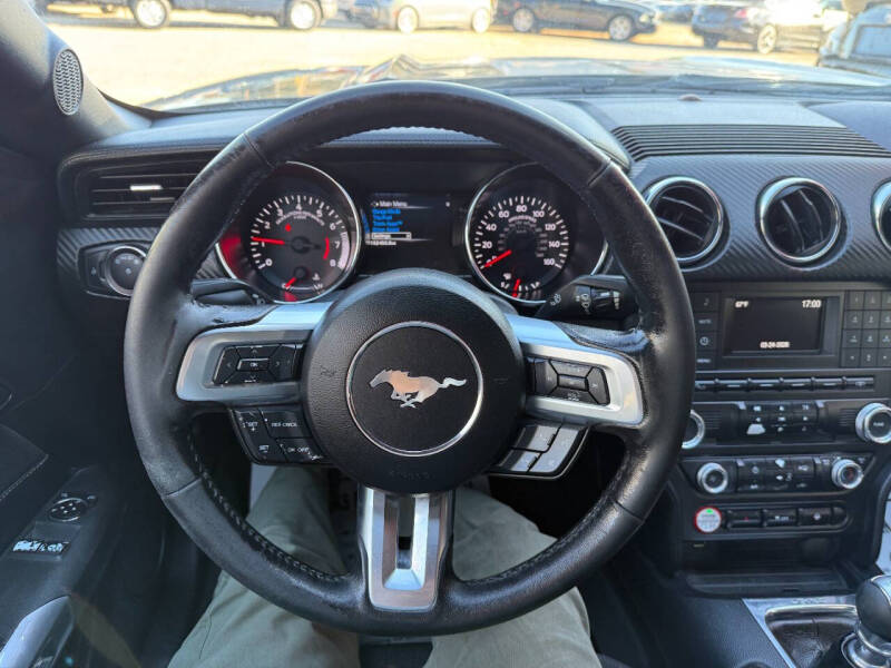 2017 Ford Mustang V6