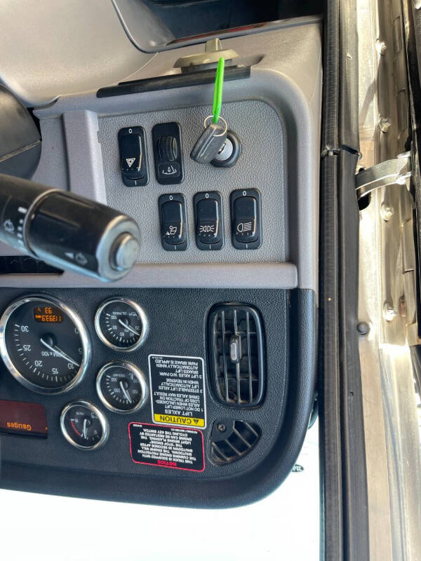 2015 Peterbilt 389