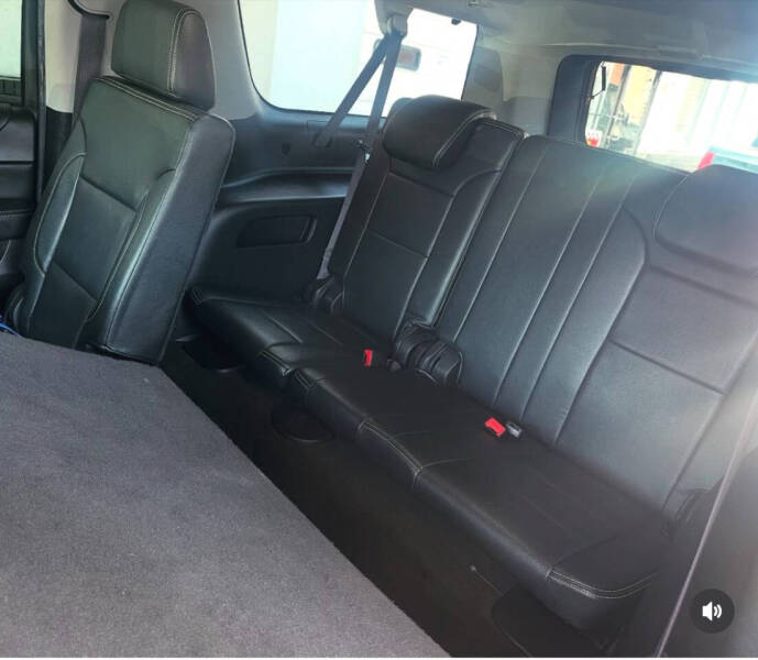 Image 3 of 2017 Chevrolet Suburban LS