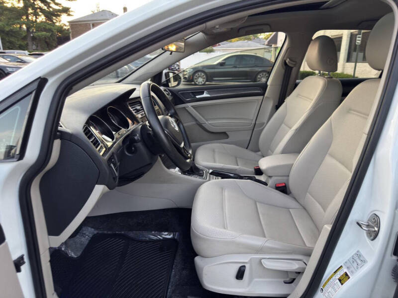 2019 Volkswagen Golf SE