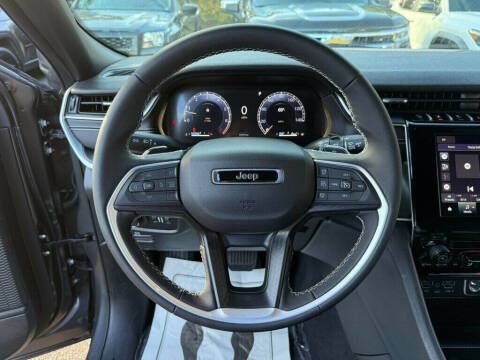 2025 Jeep Grand Cherokee Laredo