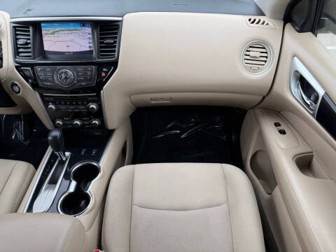 2018 Nissan Pathfinder SV