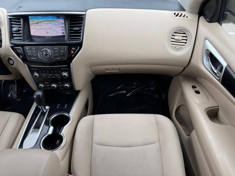2018 Nissan Pathfinder SV