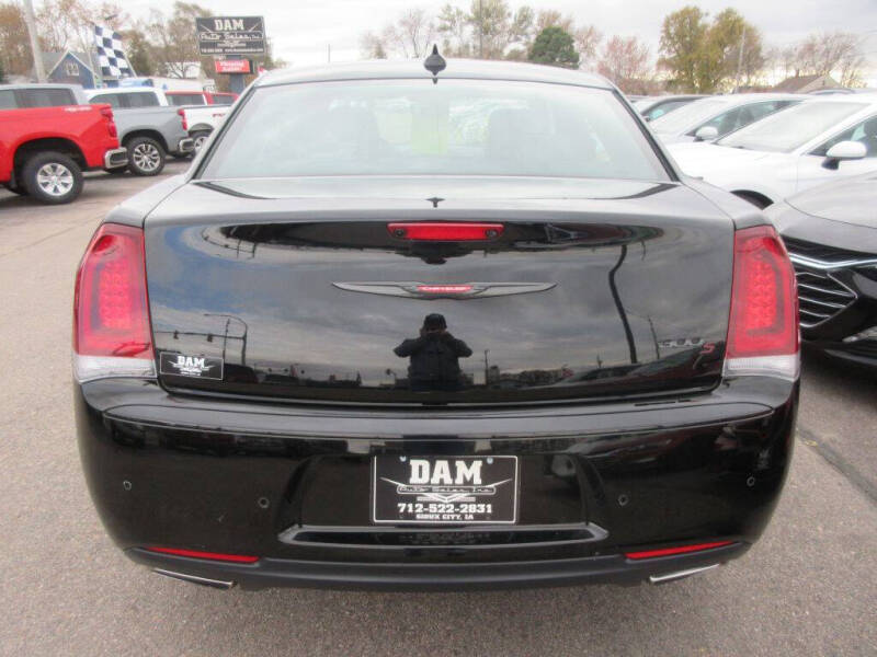 2023 Chrysler 300 S V6