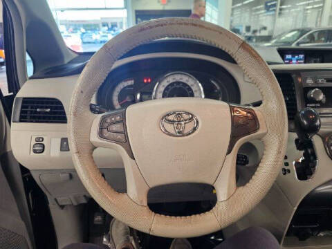 2012 Toyota Sienna SE 8-Passenger