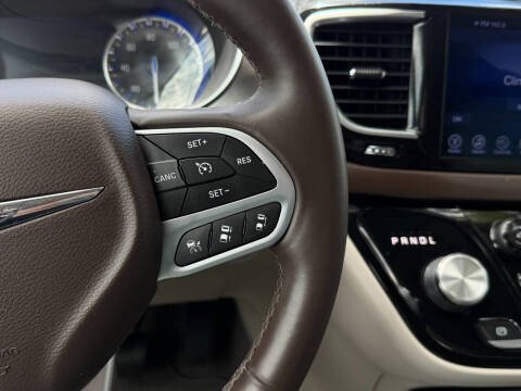 2017 Chrysler Pacifica Touring-L Plus