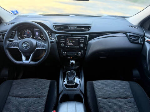 2017 Nissan Rogue Sport SV