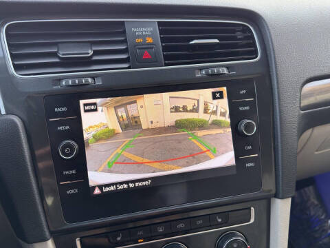 2019 Volkswagen Golf SE