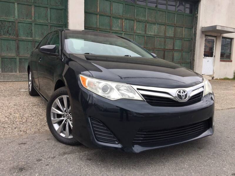 2014 Toyota Camry for sale at Illinois Auto Sales in Paterson NJ