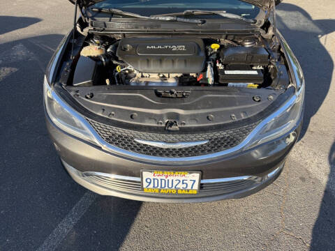 2017 Chrysler 200 Limited
