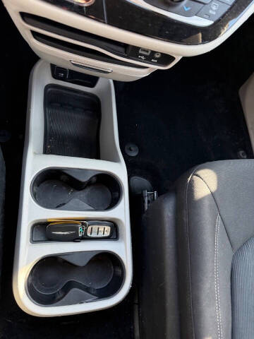 2020 Chrysler Voyager L
