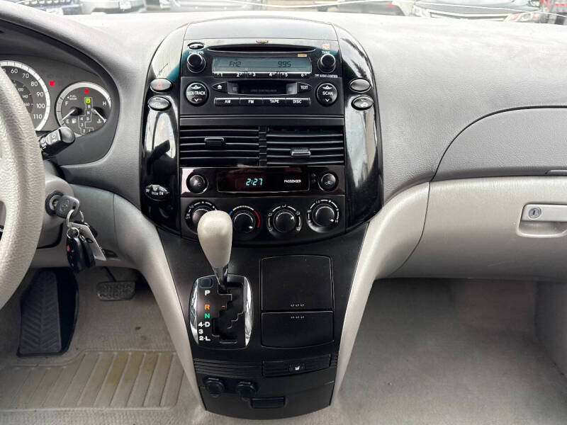 2004 Toyota Sienna LE 7 Passenger