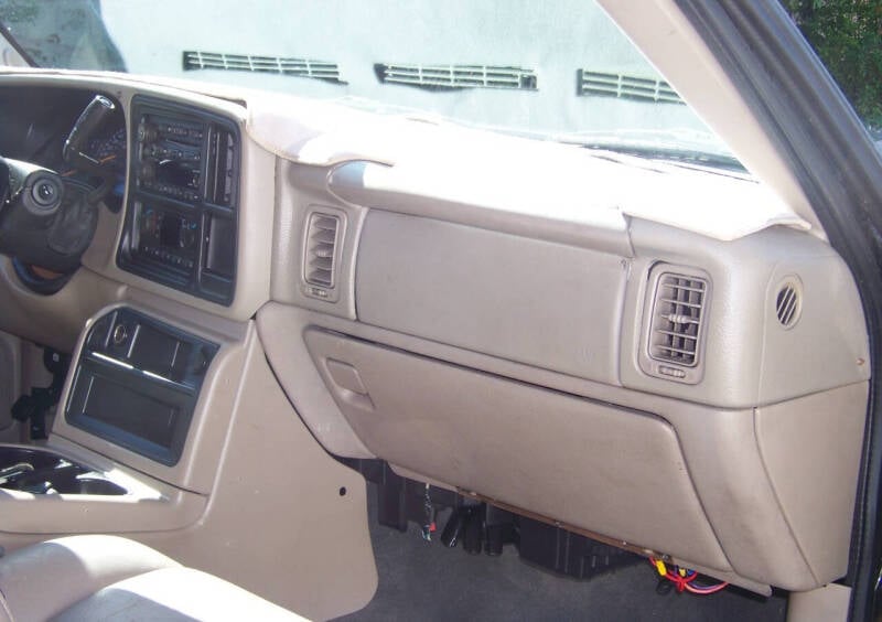 2004 Chevrolet Avalanche Base photo 11