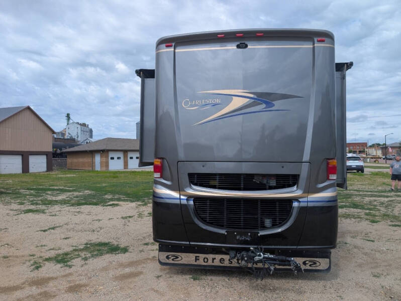 2005 Freightliner MH Chassis