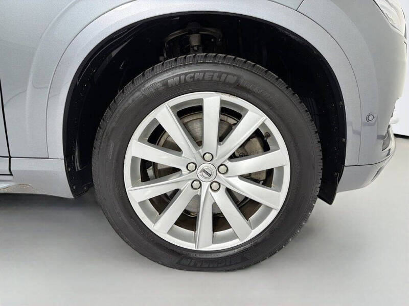 2016 Volvo XC90 T6 Momentum