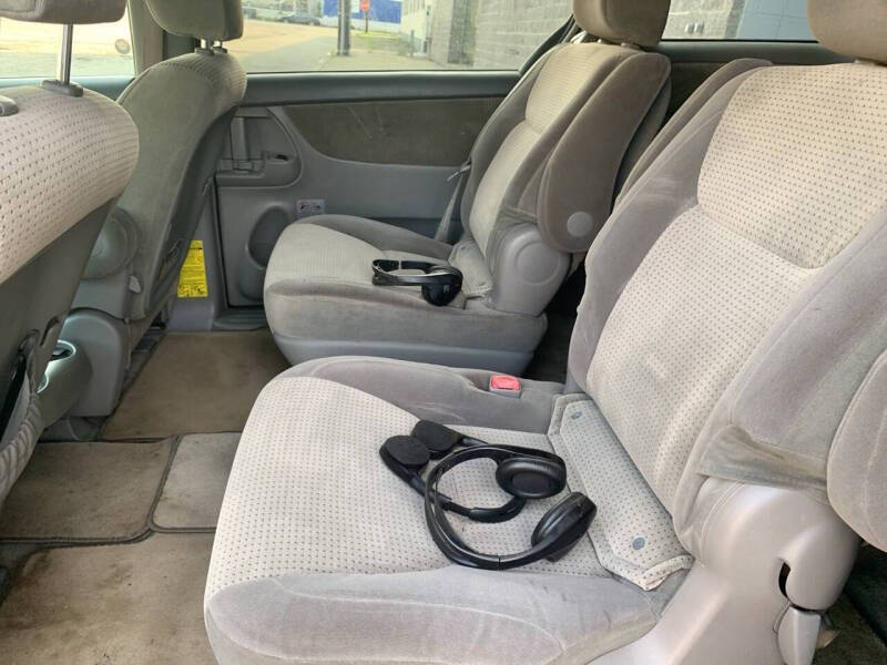 2009 Toyota Sienna LE 7-Passenger