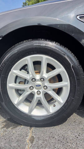 2015 Ford Taurus SE