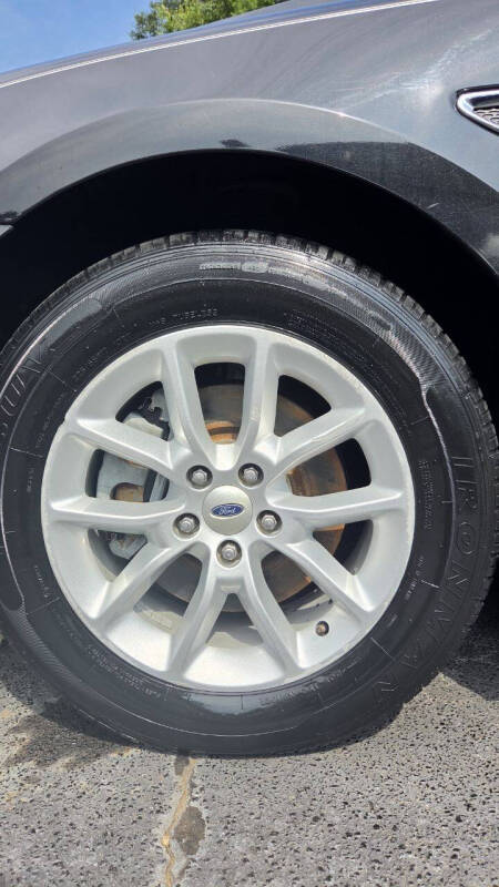 2015 Ford Taurus SE