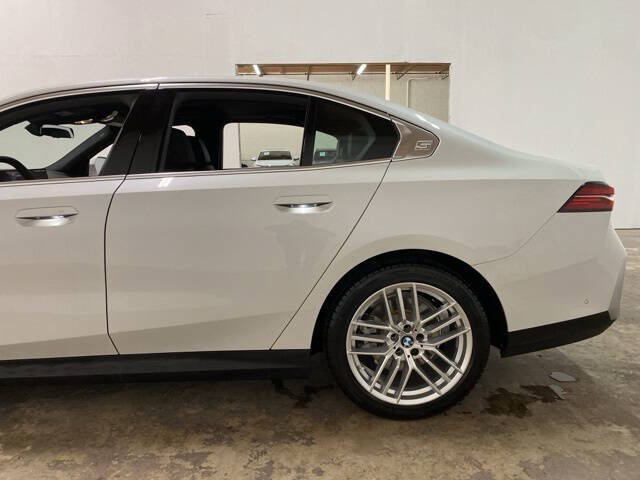 2025 BMW 5 Series 530i xDrive