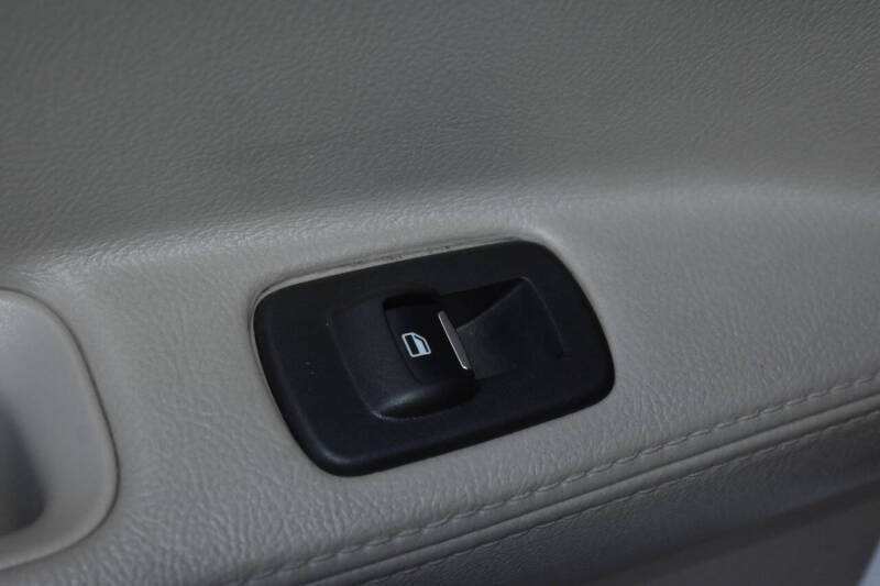 2014 Ford Explorer Base photo 37