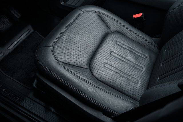 2022 Land Rover Defender 110 SE