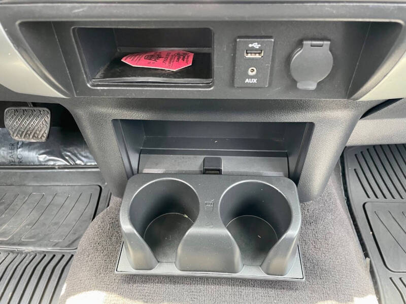 2017 Nissan Titan SV