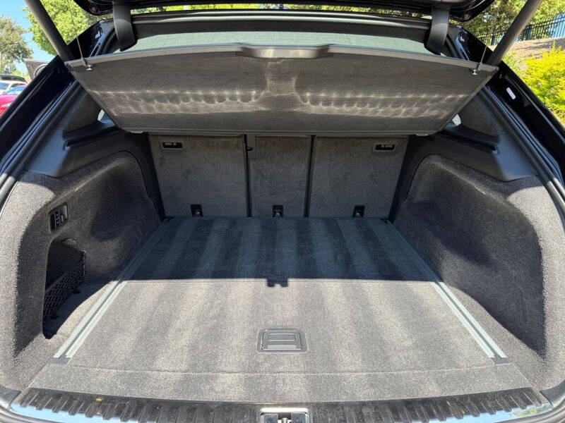 2024 Bentley Bentayga V8