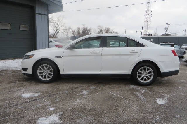 2013 Ford Taurus SE