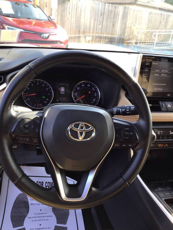 2020 Toyota RAV4 XLE Premium