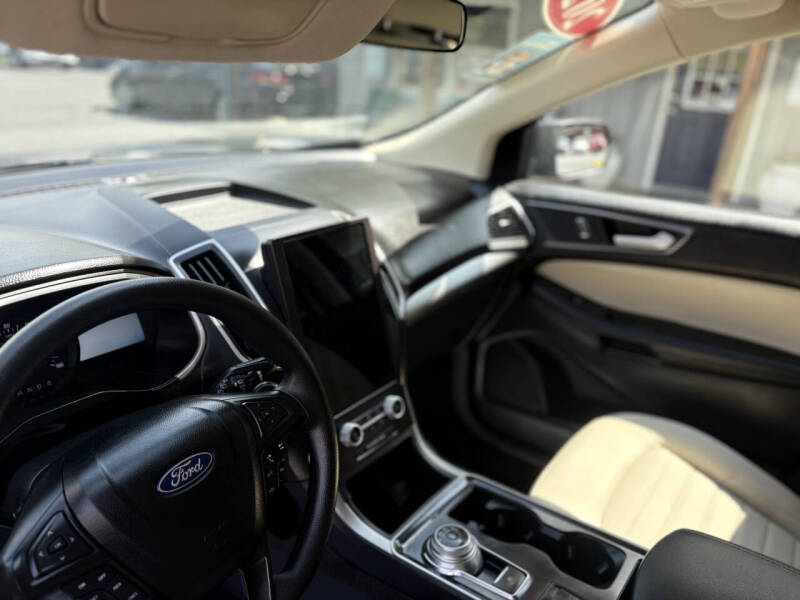 2021 Ford Edge SE