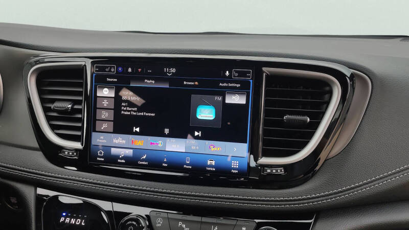 2027 Chrysler Pacifica Select