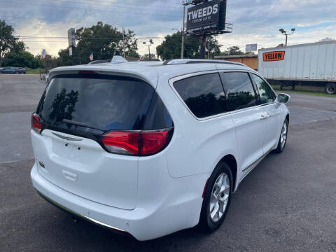 2017 Chrysler Pacifica Touring-L Plus