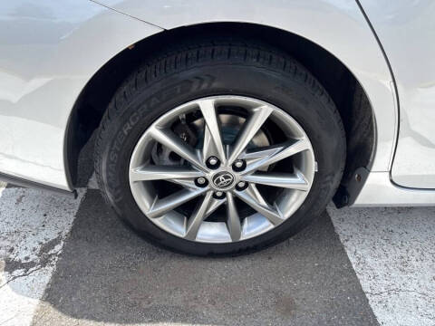2015 Toyota Prius v Five