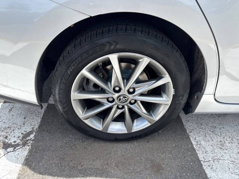 2015 Toyota Prius v Five