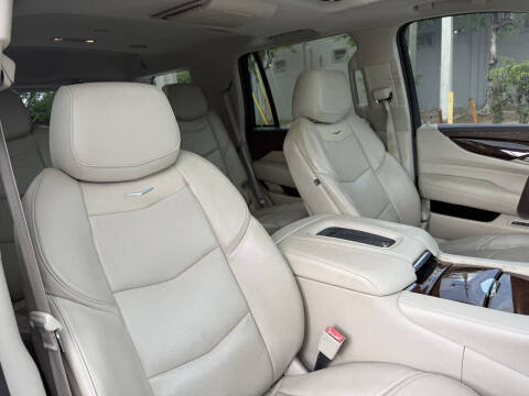 2016 Cadillac Escalade Luxury Collection