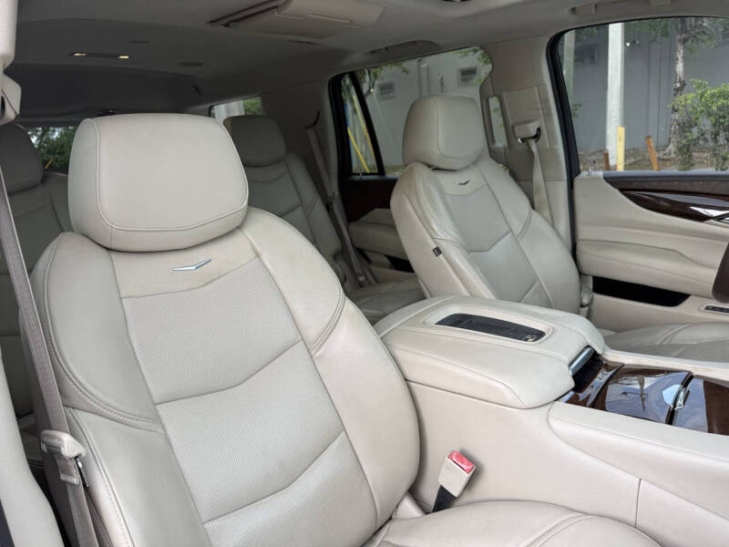 2016 Cadillac Escalade Luxury Collection