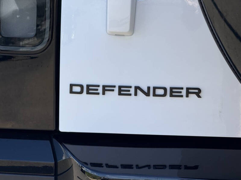 2026 Land Rover Defender 110 P300 S