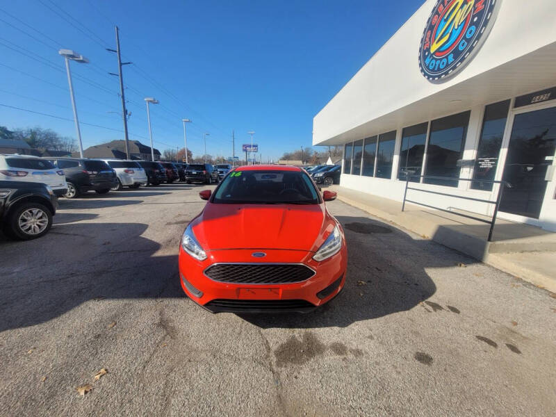 2016 Ford Focus SE photo 2