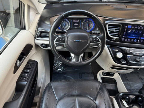 2017 Chrysler Pacifica Touring-L
