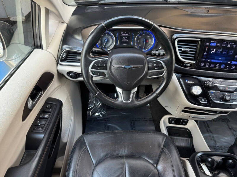2017 Chrysler Pacifica Touring-L