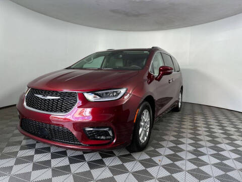 2021 Chrysler Pacifica for sale at PHIL SMITH AUTOMOTIVE GROUP - Joey Accardi Chrysler Dodge Jeep Ram in Pompano Beach FL