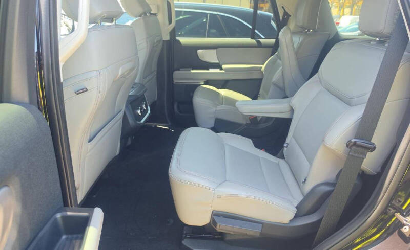 2025 Ford Expedition Active