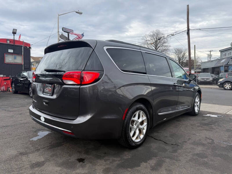 2017 Chrysler Pacifica Touring Plus
