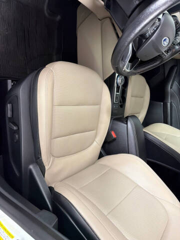 2021 Ford Escape SEL