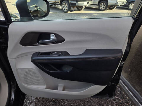 2017 Chrysler Pacifica LX