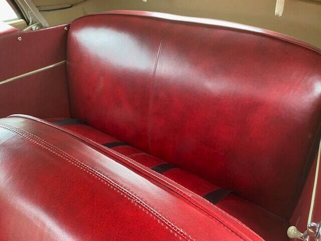 1946 Ford Super Deluxe