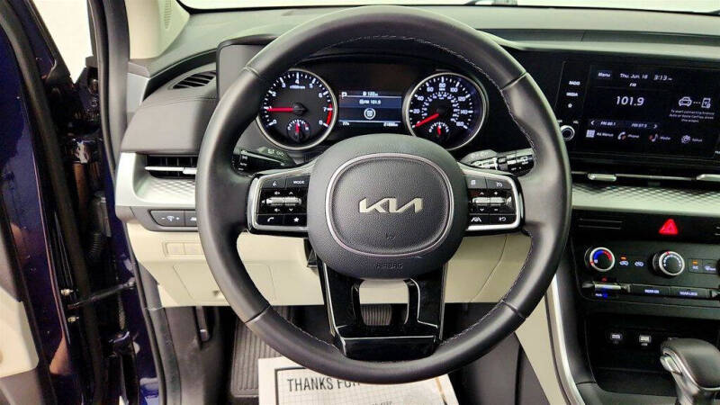 2024 Kia Carnival LX