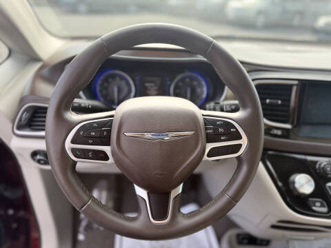 2017 Chrysler Pacifica Touring-L