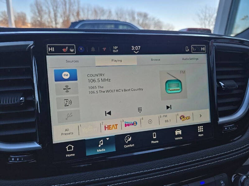 2026 Chrysler Pacifica Select